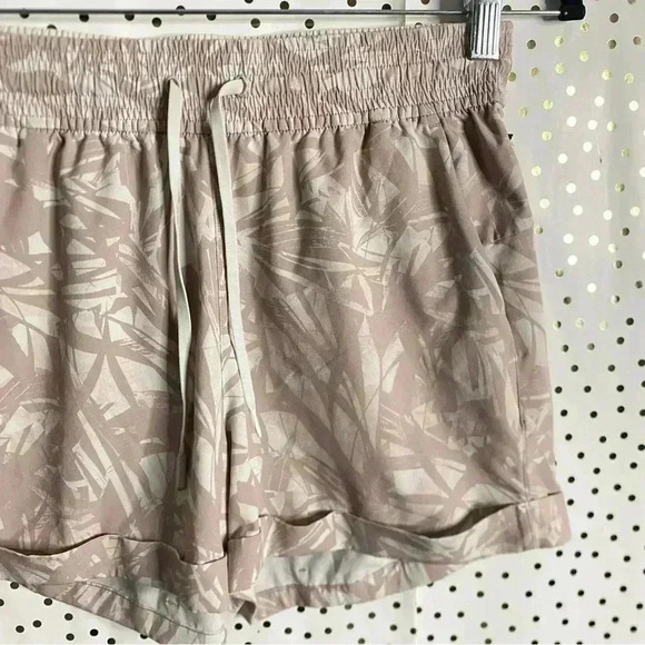 Lululemon Spring Break Away Short *4-way Stretch - Picture 4 of 10